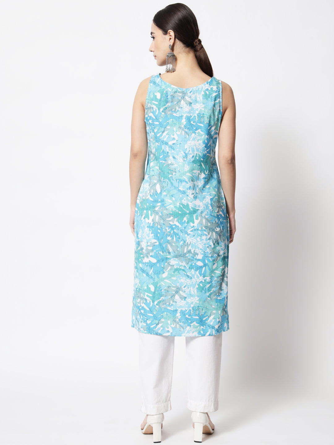Boat Neck Sky Blue Flower Printed Sleeve less kurta