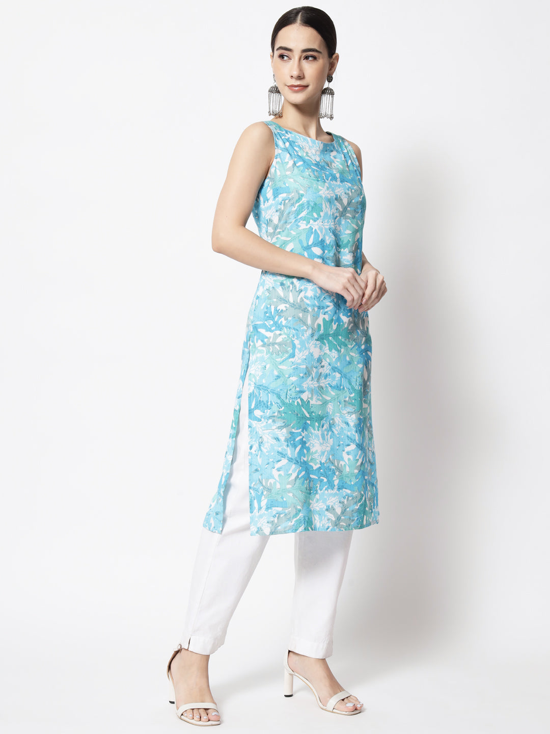 Boat Neck Sky Blue Flower Printed Sleeve less kurta