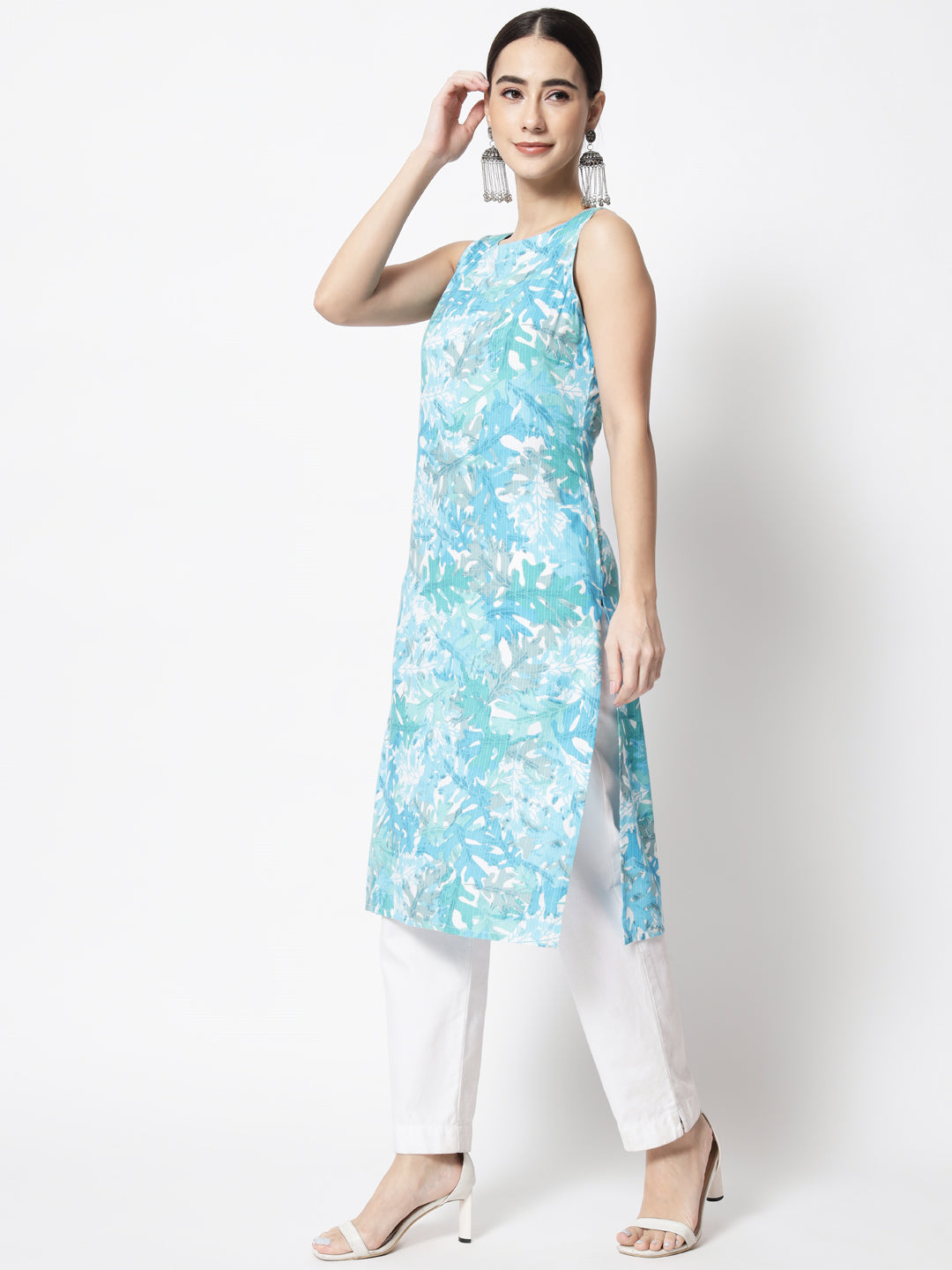 Boat Neck Sky Blue Flower Printed Sleeve less kurta